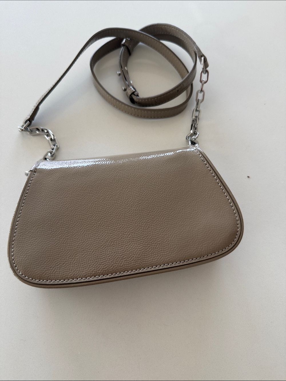 PRISTINE Tory Burch Pebbled patent Taupe Leather - Removable Crossbody Strap - Picture 5 of 12